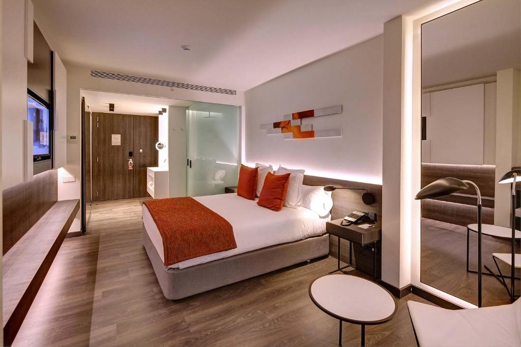 Hotel Room 5