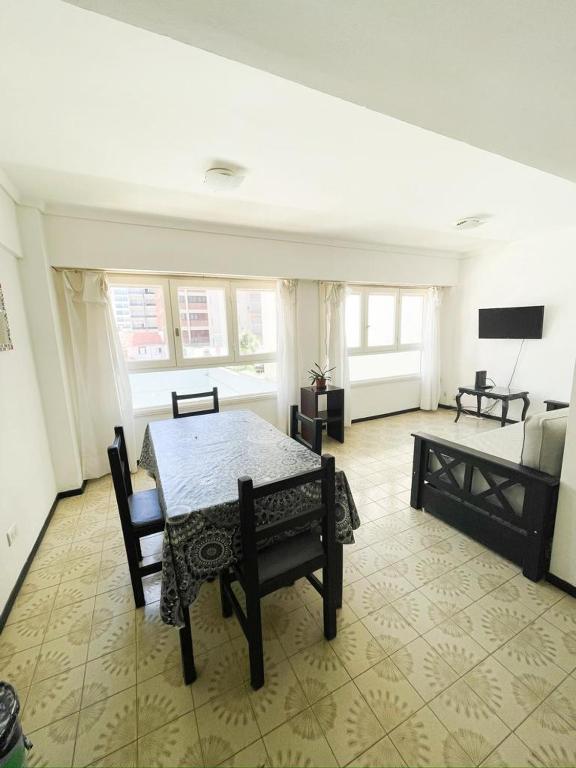 DEPARTAMENTO UNA CUADRA DEL MAR - La Perla - SE RESERVA CON SEÑA - 1