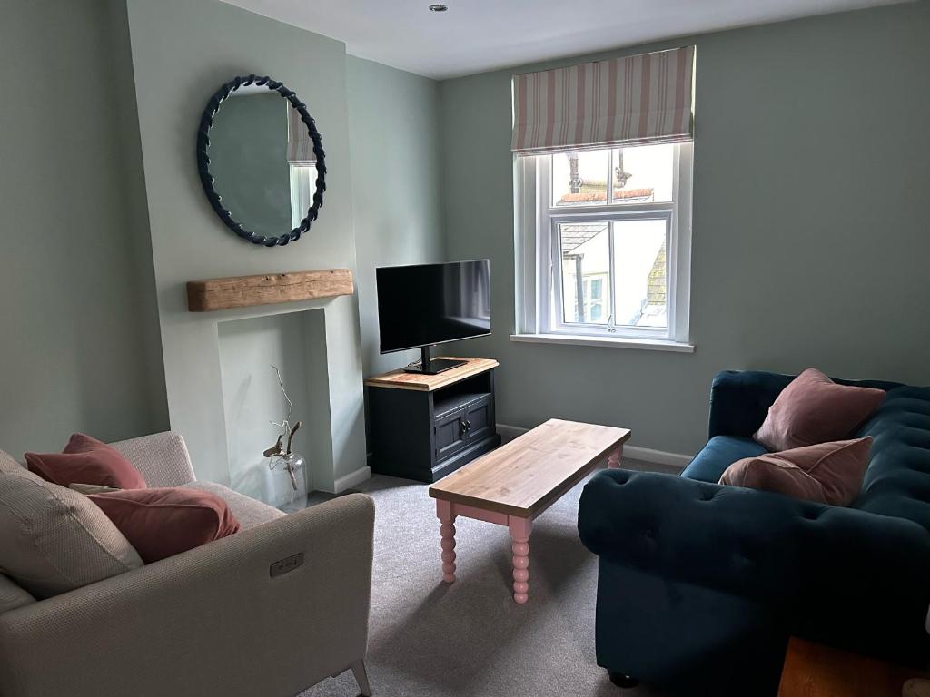 Secret Garden, 34C Clarence Street, Dartmouth