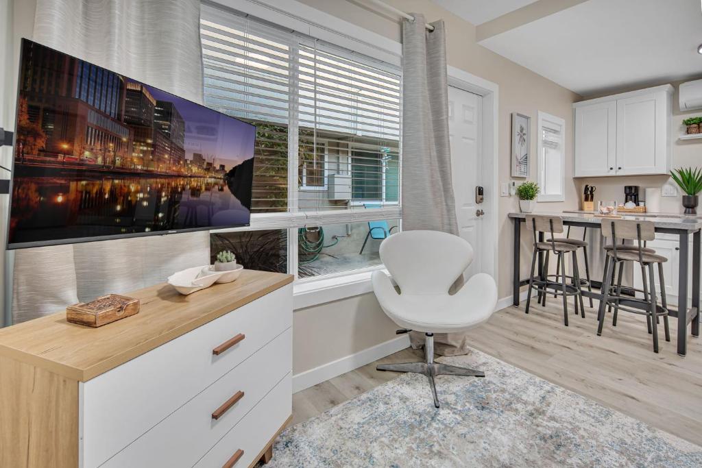 Tower 9 F, Oceanside