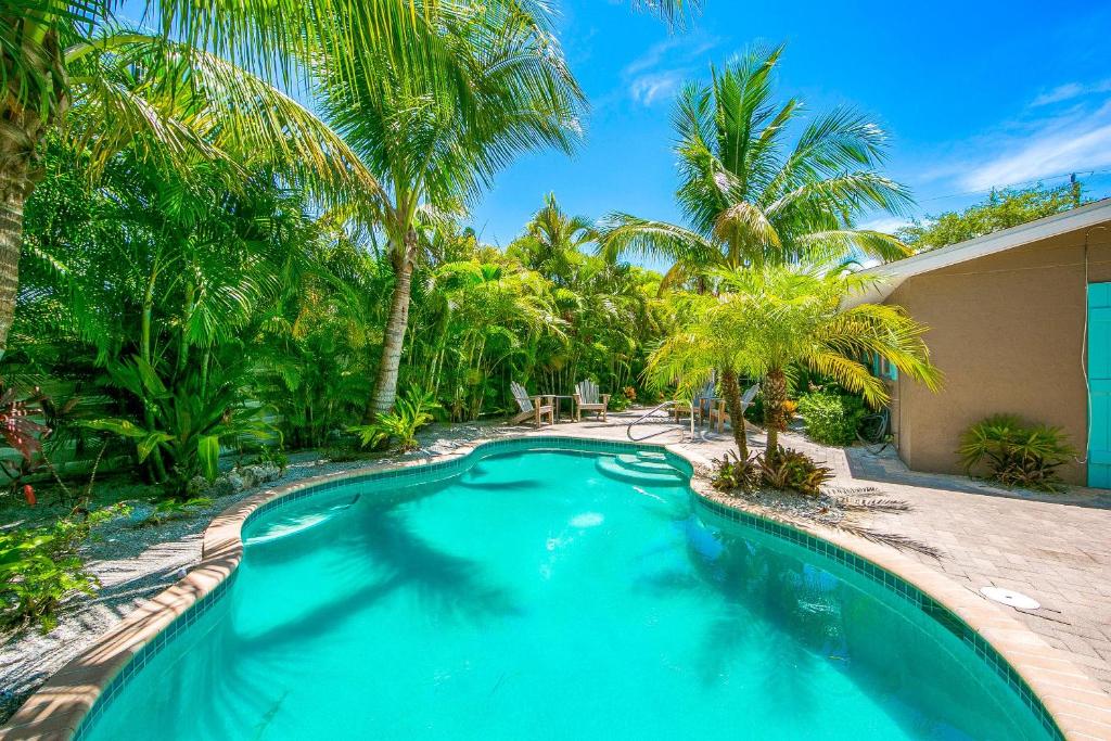 Coconut Lagoon, Anna Maria