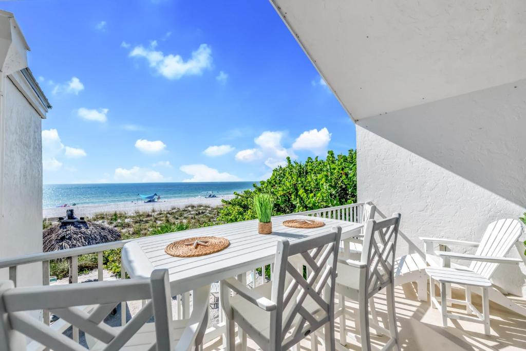 Coconuts Beachfront #112, Holmes Beach