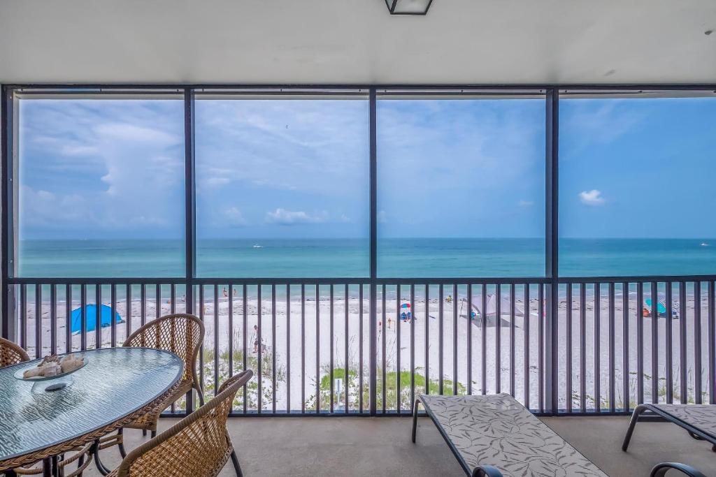 Sunset Terrace 209, Bradenton Beach