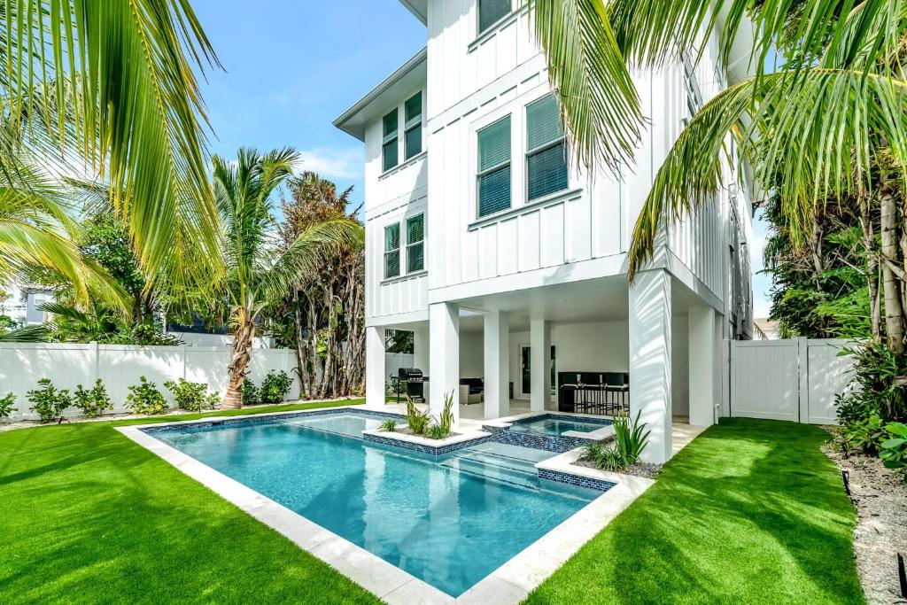 Beachly Beloved, Bradenton Beach