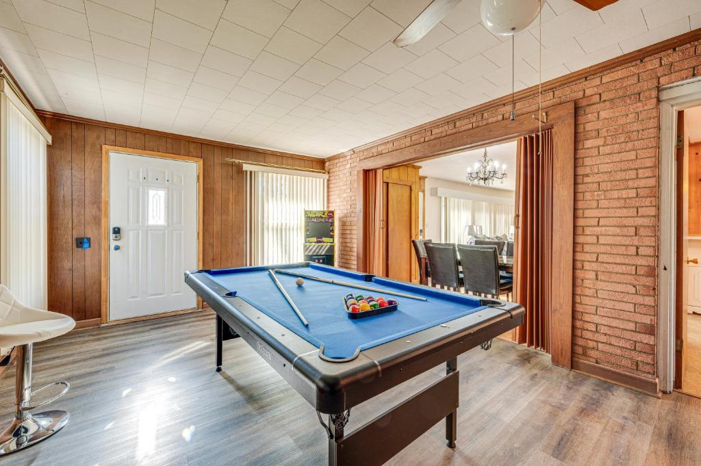 Spacious Lexington Abode with Pool Table and Fireplace, Lexington