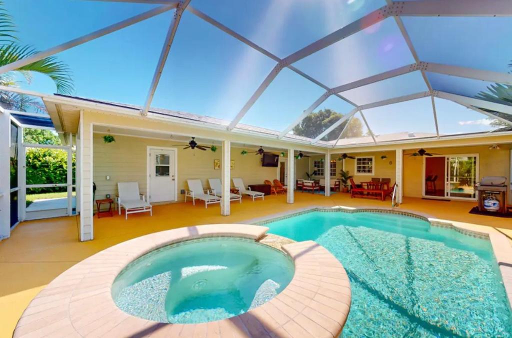 Hidden Gem: Escape to Newlin Cottage in Cape Coral, Cape Coral