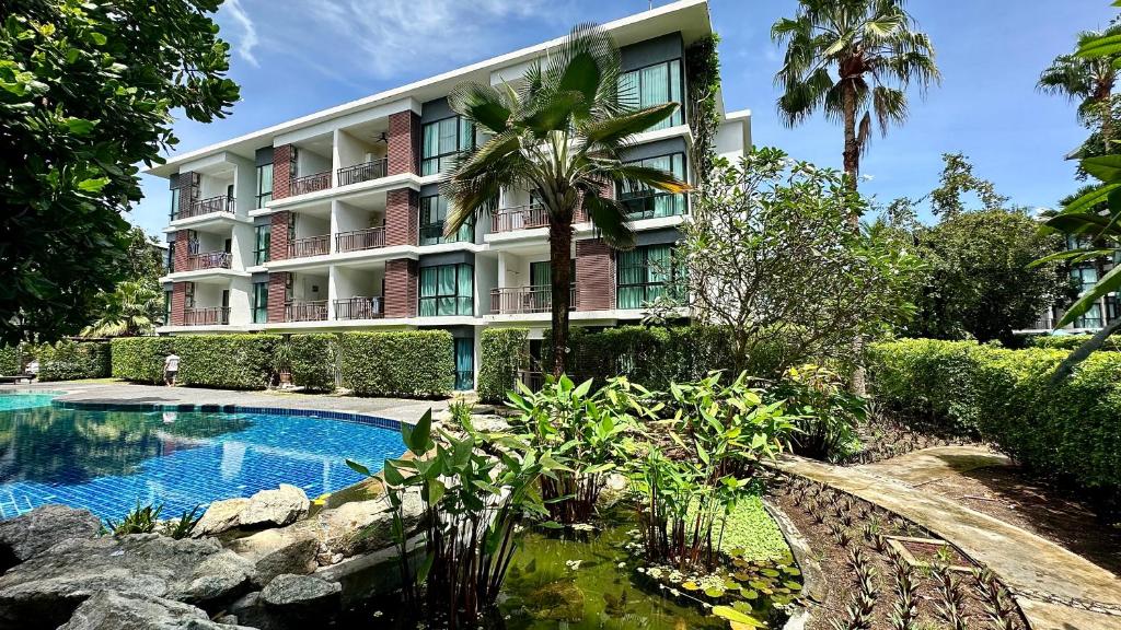 Beachfront 1bd apartment, pool access, Rawai pláž