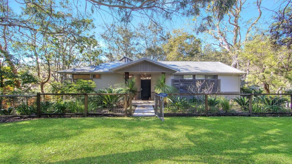 Waters Edge - Pet Friendly Holiday Home, Pearl Beach