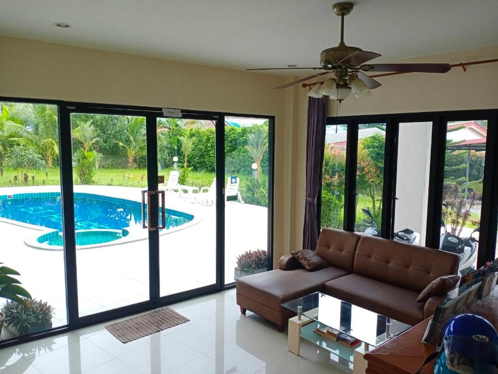 Facilities, OYO 665 Sj House Hotel in Krabi