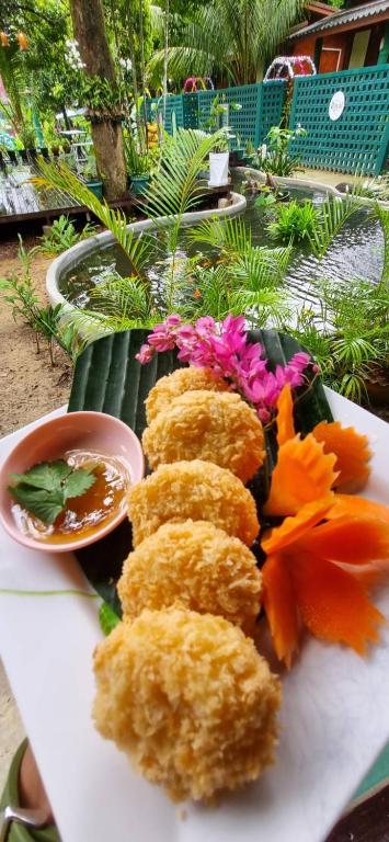 Khao Sok Royal Bamboo Hostel