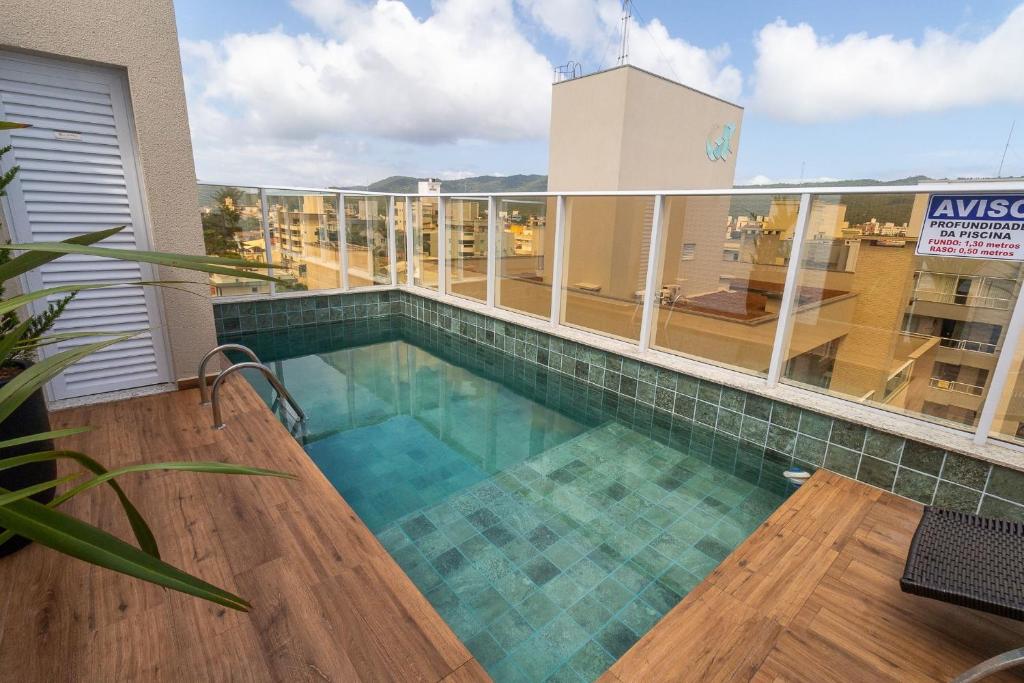 Barbados 302 - Excelente apartamento 02 suítes - À poucos metros da praia de Bombas - (Consultar serviços de roupa de cama e banho), Bombinhas