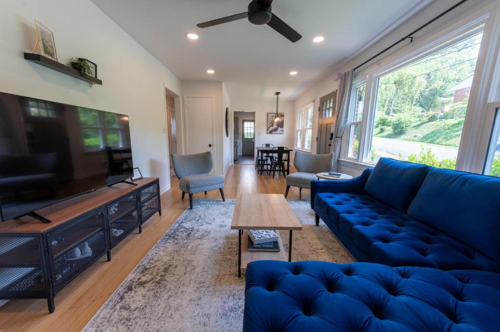 Newly-renovated 5BR home near UVA, Downtown, i64, Charlottesville