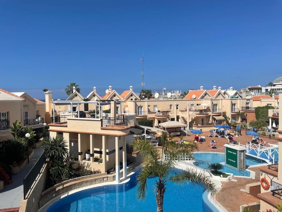 Beach, shopping a few meters away, Adeje