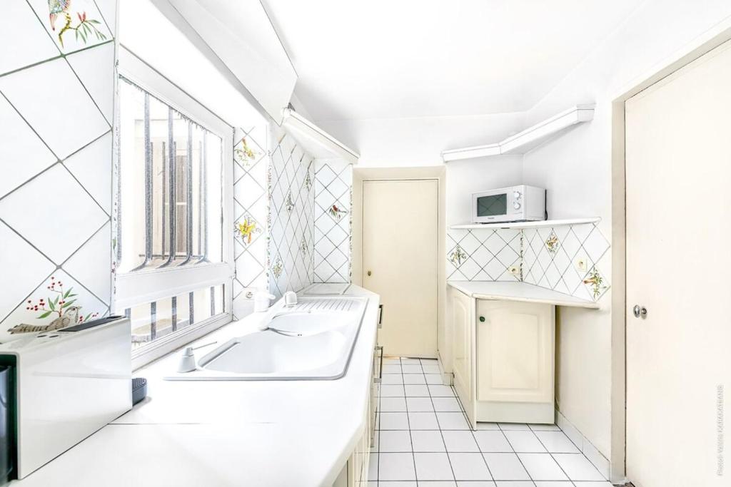 Ile Saint Louis - Quai d'Orleans 2bdr by B'Your Home - 2