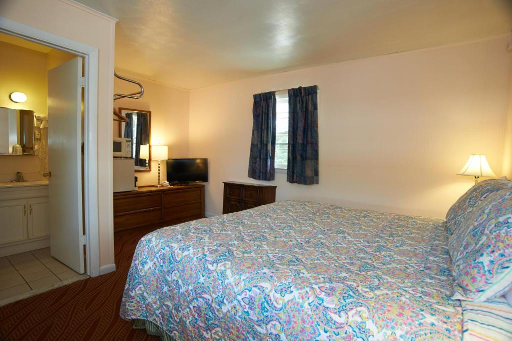 Clinton Motel photo