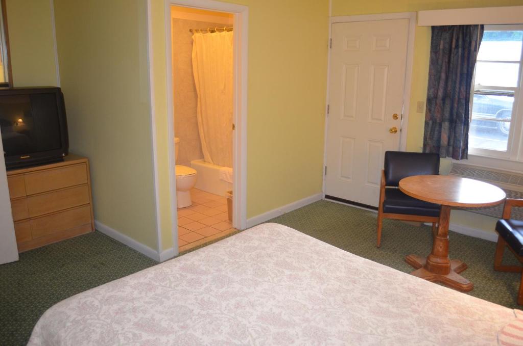 Clinton Motel photo