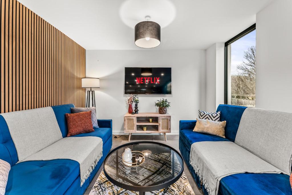 Elegant Retreat in Cheltenham - Garden & Parking Included, Cheltenham