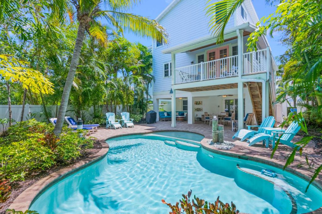 Serenity Now - Newly Listed Holmes Beach Beauty. Heated Pool with Sun Shelf, Holmes Beach