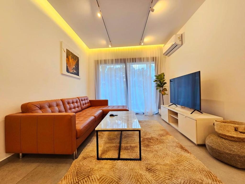 2 Bedrooms Beach Apartment, Paphos City