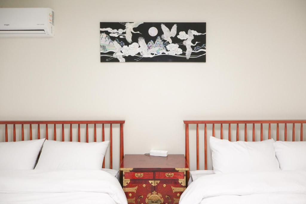 Stay Yeobaek,2BR,1BA &#8211; 2min to Hongdae, 5mins to Sangsu station