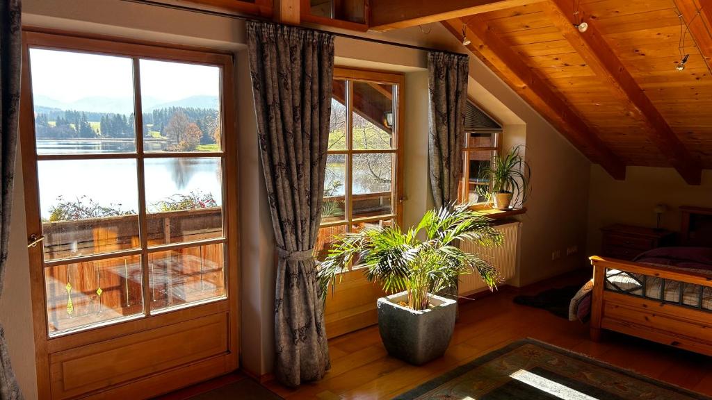 Direkt am See mit Bergblick - 2