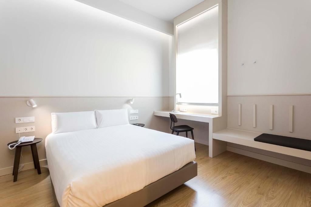 1. Hotel Te..