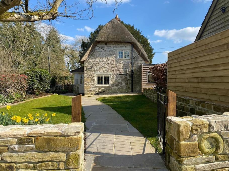 Luxury Interior Designed Retreat ❃ w/Tennis Court, Fovant