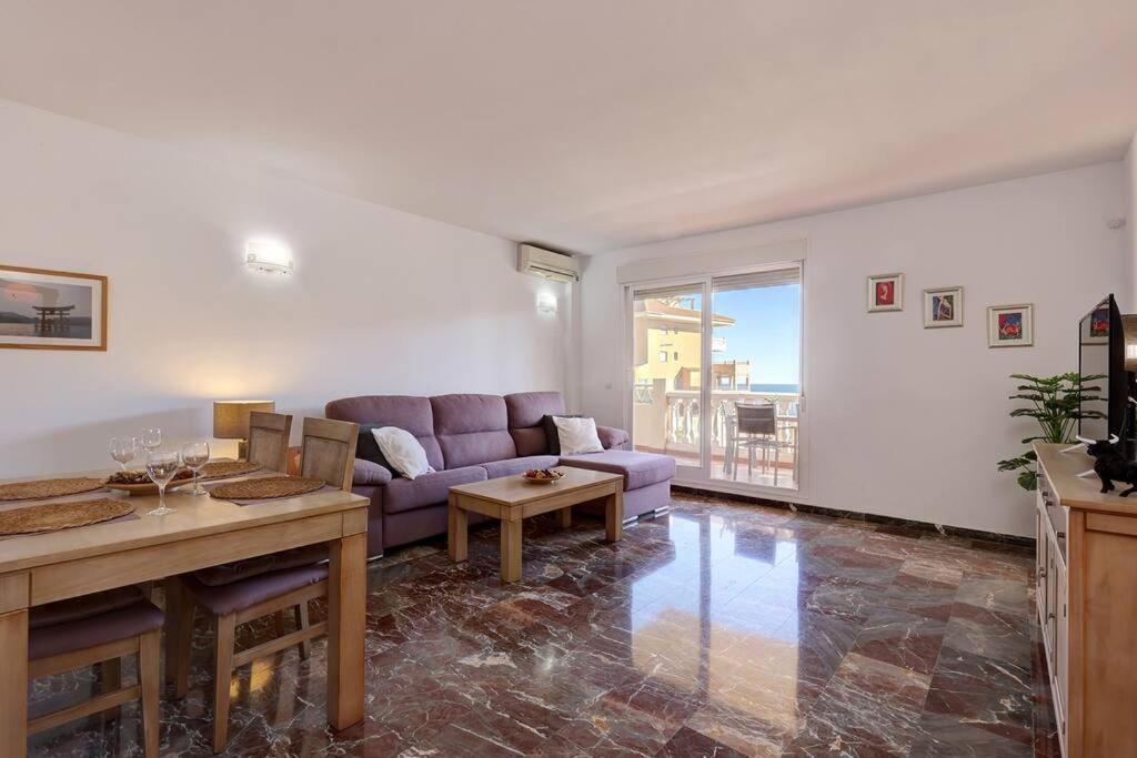 Spacious 2 bedroom apartment with sea view! - 2