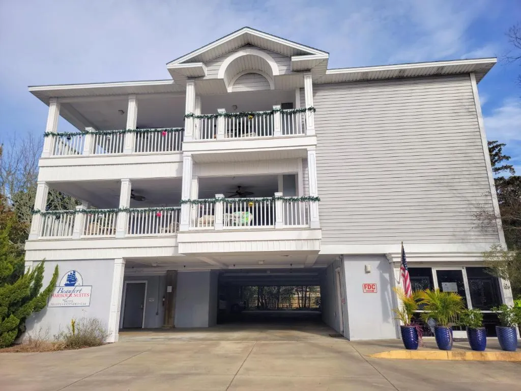 Beaufort Harbour Suites and Lodges，位于Beaufort的酒店