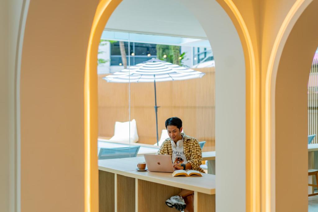 Shared lounge/TV area