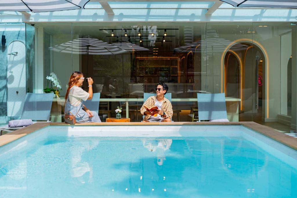 Shared lounge/TV area