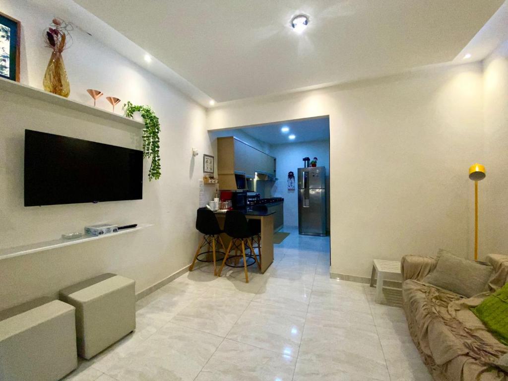 Apartamento RR Agradable y Moderno c 2 dormitorios y estacionamiento interno techado - 2