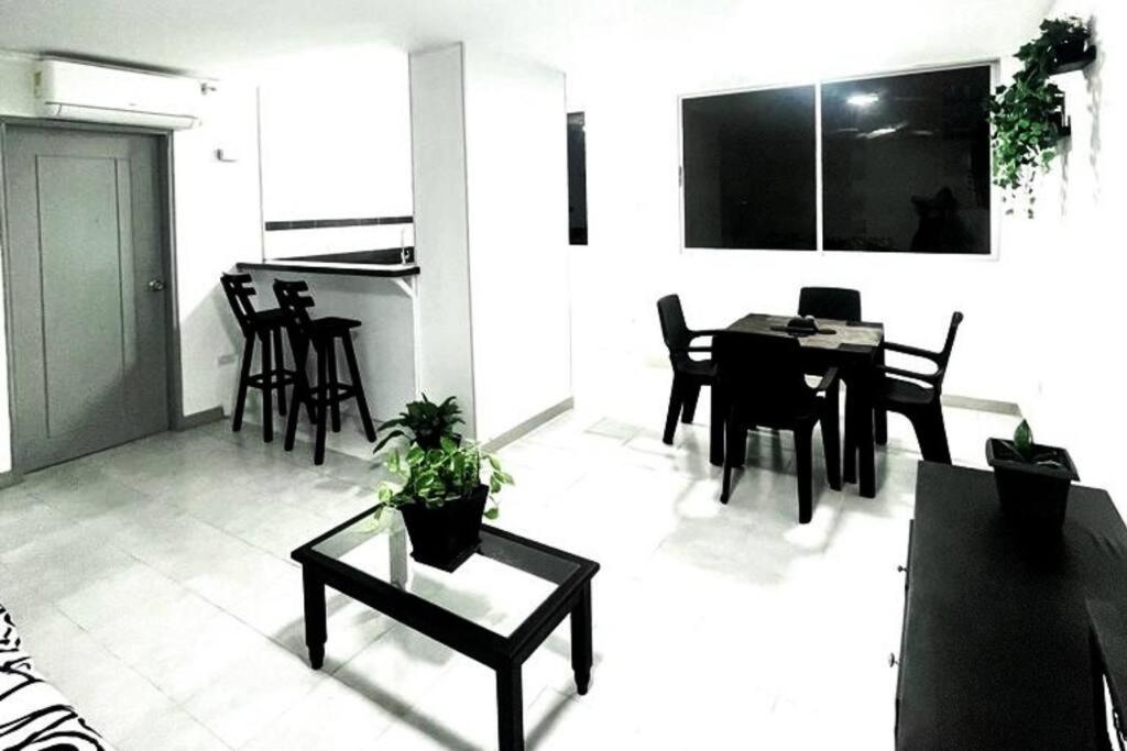 Apartamento Edificio los Delfines Bocagrande , ubicación y precio - 2