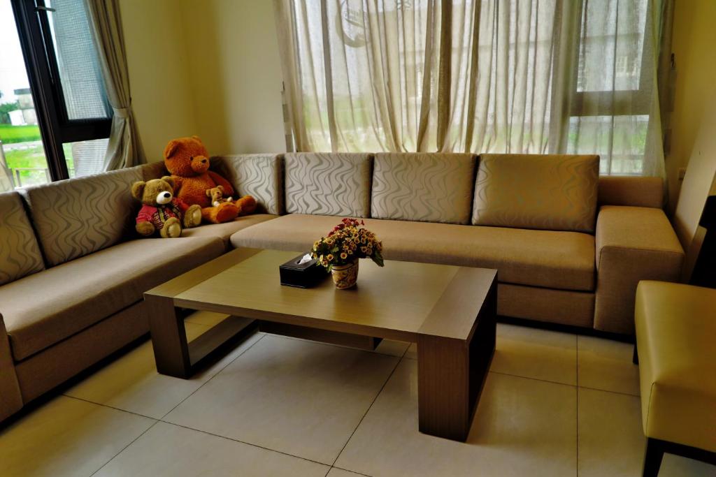 Shared lounge/TV area