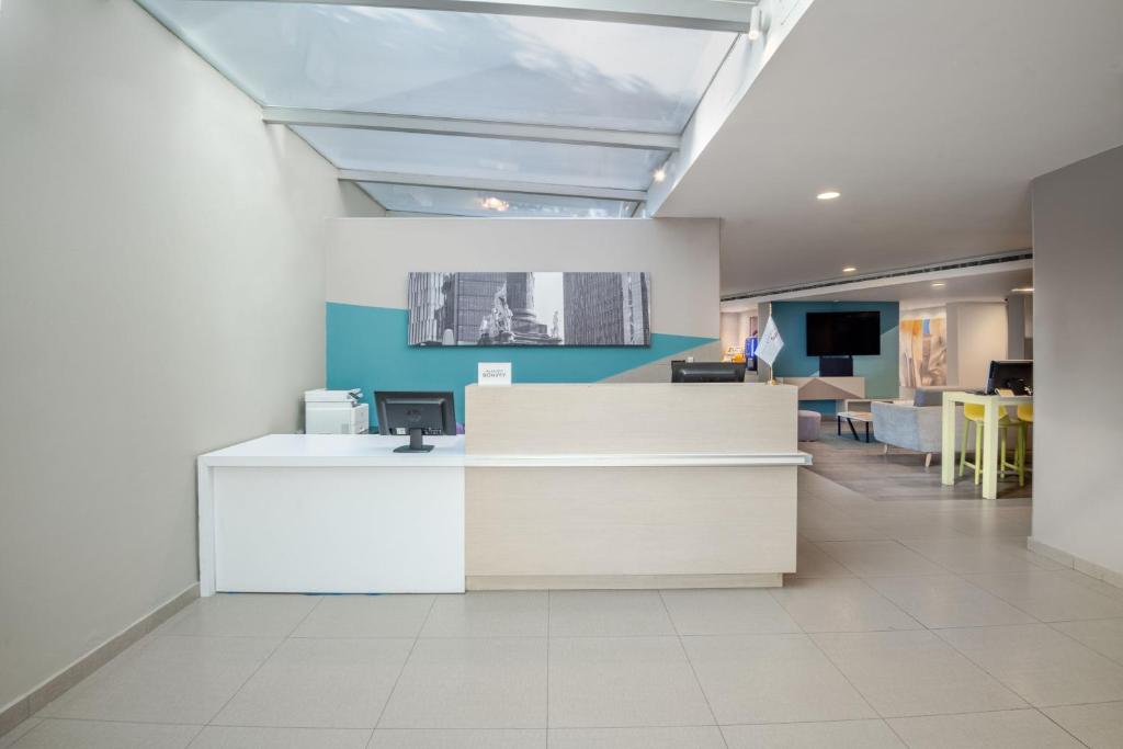 フロント・ロビー