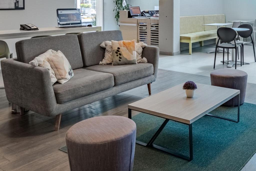 フロント・ロビー