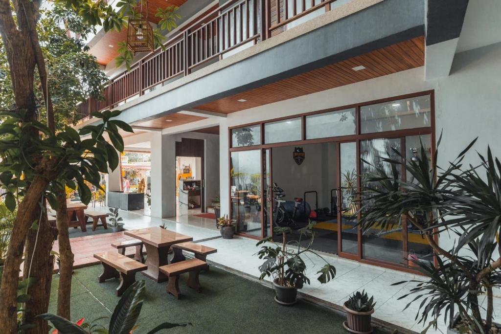 Garden, Lanta Ray Bay Hotel in Koh Lanta