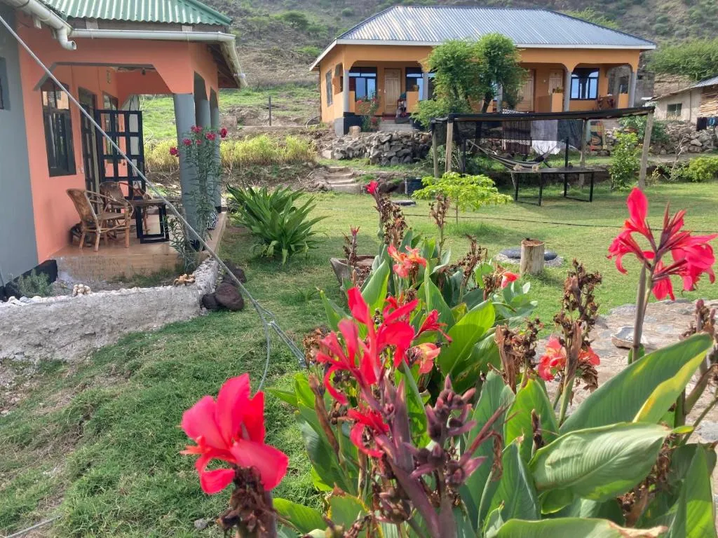 Lake Natron Maasai Guesthouse，位于Mtowabaga的酒店