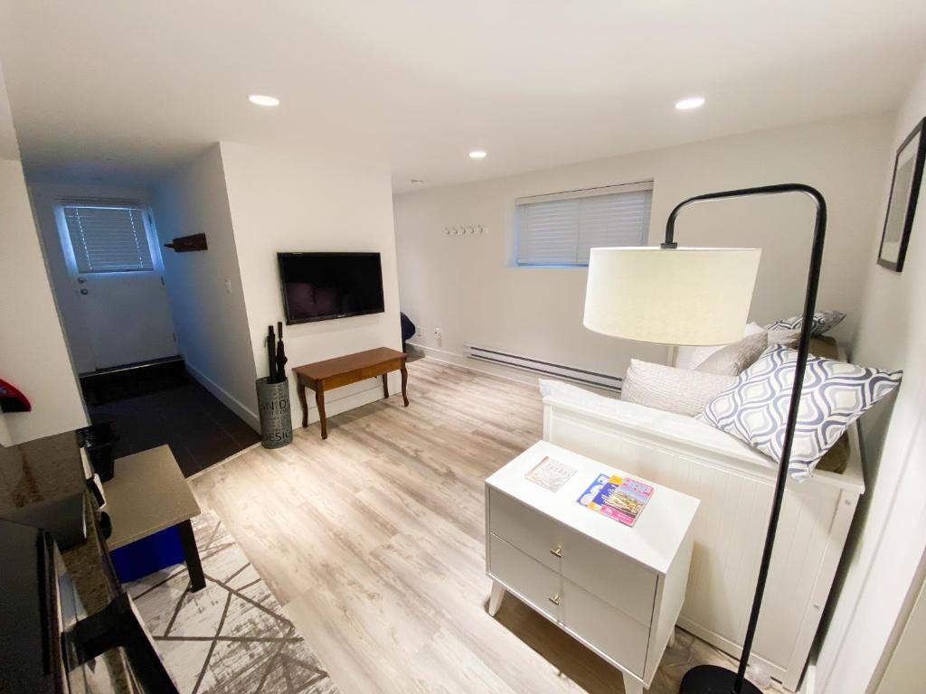 Small Private Studio at Kitsilano Beach, Vancouver