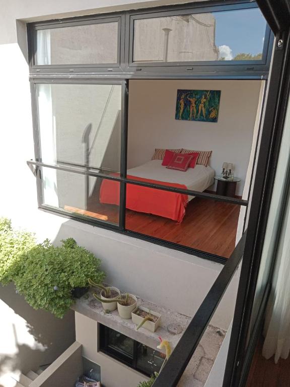 Habitación con baño uso exclusivo en una casa compartida en primer piso por escalera - 3