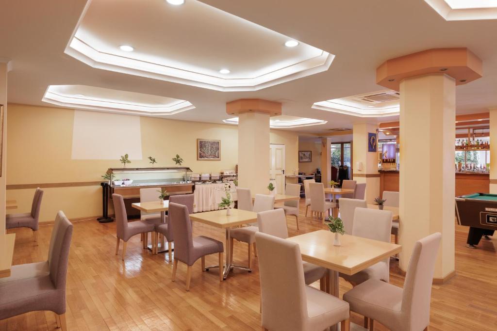 Louvre Hotel — Restaurant & bars in Gouvia, Ionian Islands