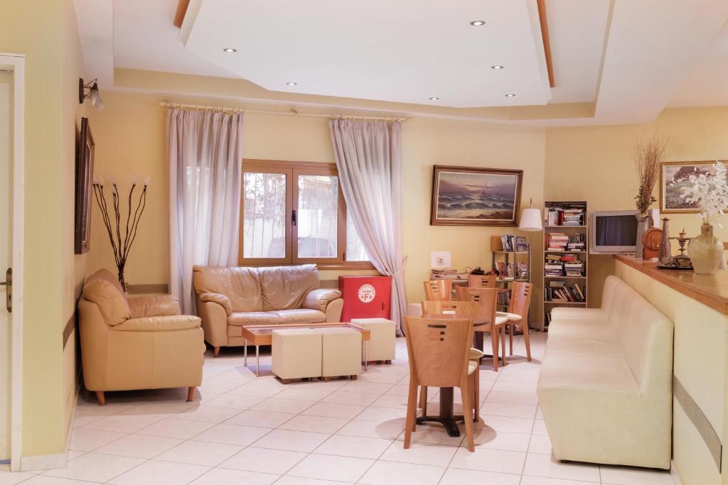 Louvre Hotel — Hotel rooms in Gouvia, Ionian Islands