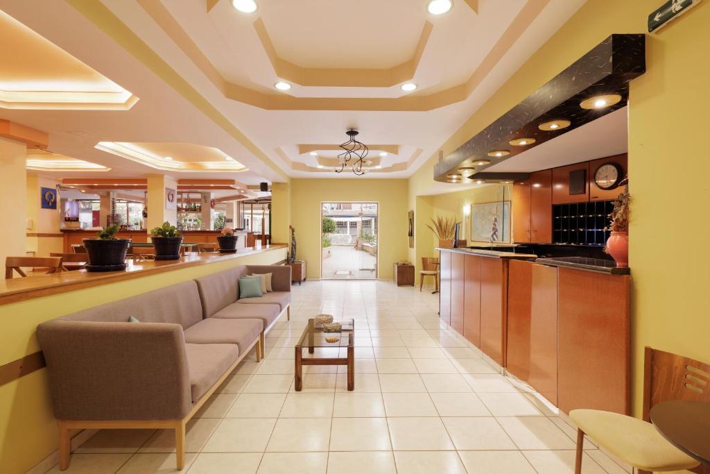 Louvre Hotel — Hotel building in Gouvia, Ionian Islands