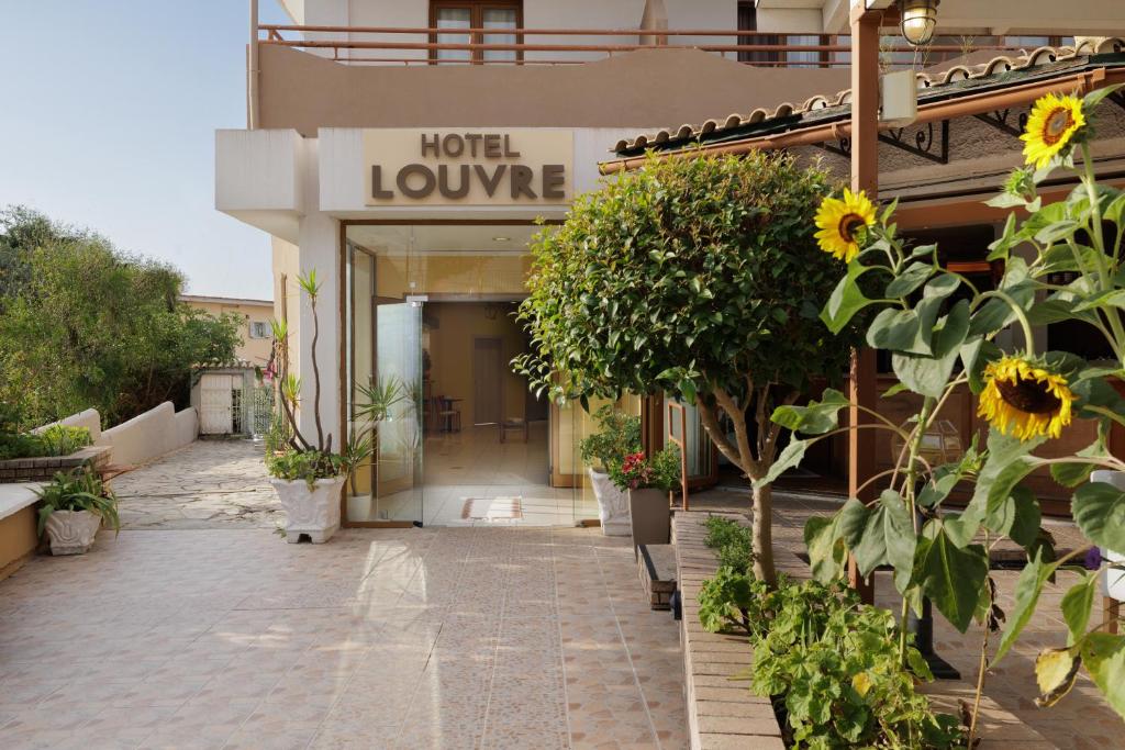 Louvre Hotel — Hotel building in Gouvia, Ionian Islands
