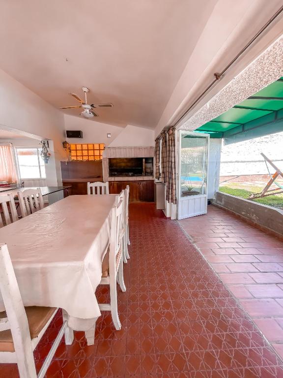 Hermosa casa con Pileta - 5