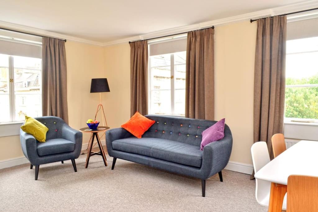 **Spotless, Bright 2 Double Bed, Period Features**, Bath