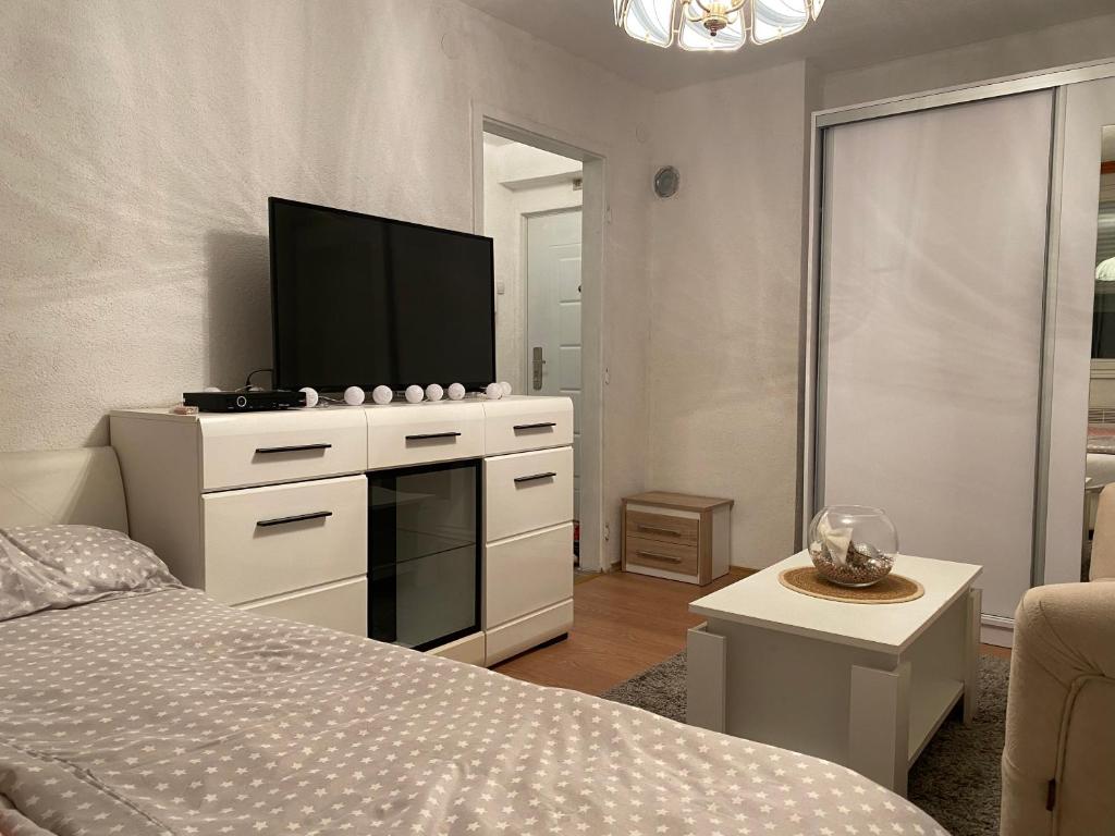 White home apartment - 5