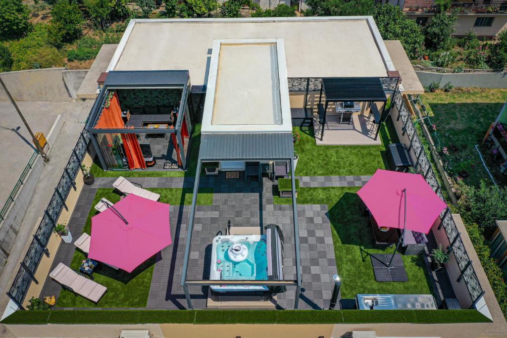 Sky, Luxury Apartment with Sea-View and Jacuzzi, Kaštela