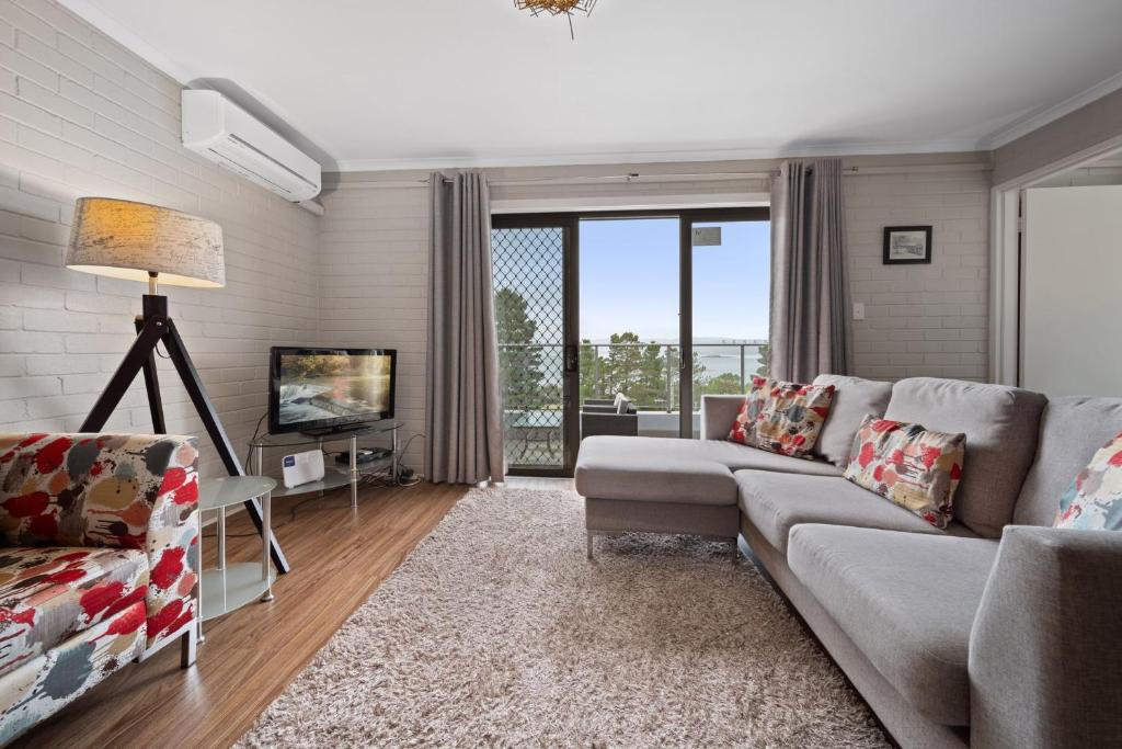 Summit 9 - Stylish 3BR Apartment l Amazing Lake Views l WiFi l BBQ l Air-Con, Jindabyne