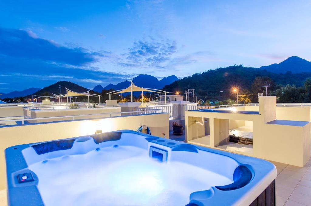Hot tub